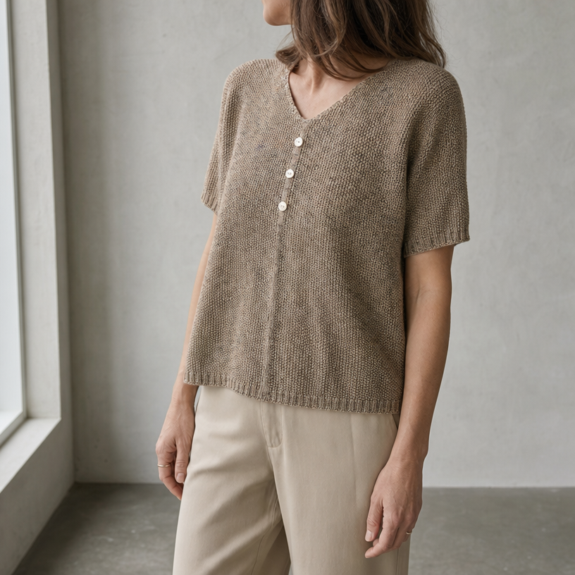 Elegant Short-Sleeve V-Neck Pullover for Women with a Modern, Timeless Design