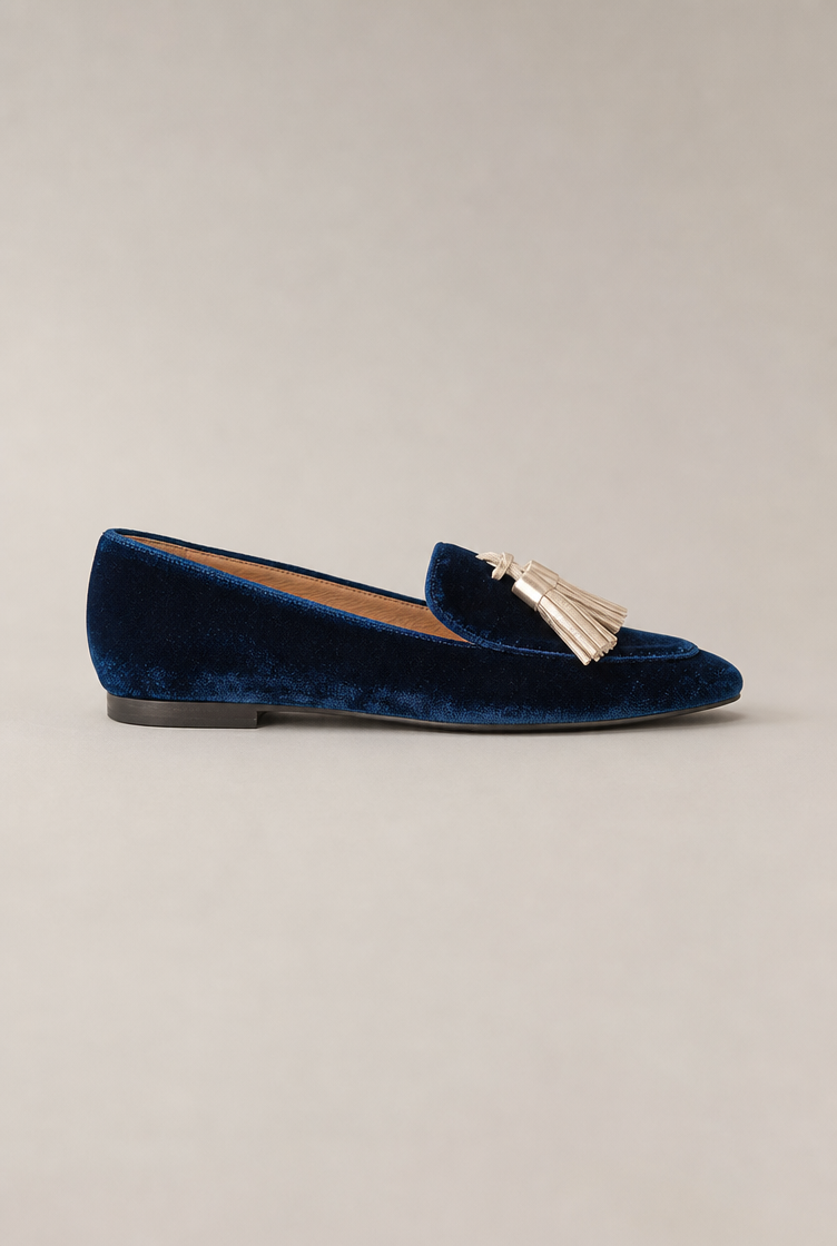 Elegant Tassel Loafers for Women with a Modern, Timeless Design