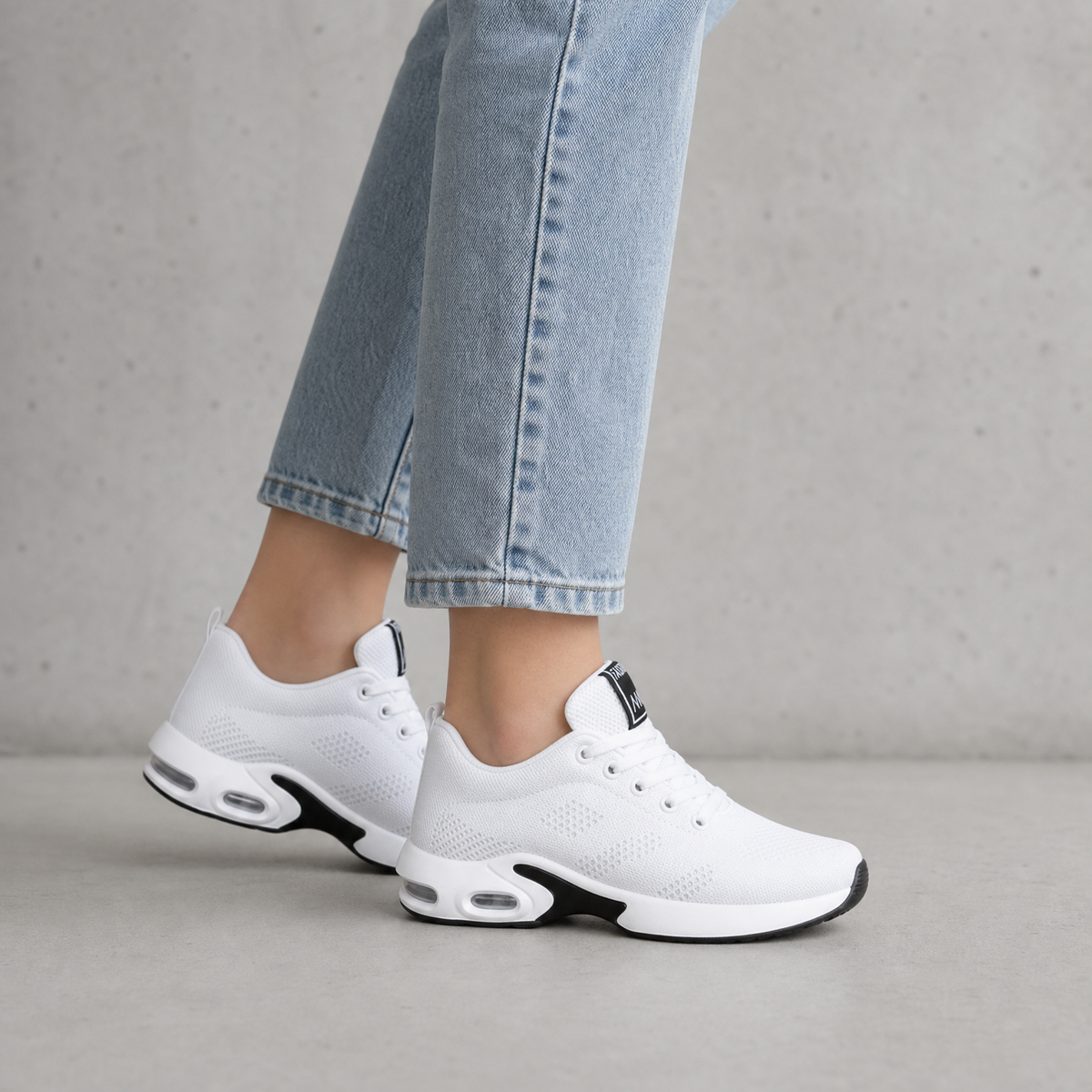 Elegant Women's Orthopedic Lace-Up Sneakers for Effortless Everyday Style and Comfort