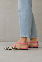 Elegant Women's Cross-Strap Flats for Effortless Everyday Style and Comfort