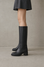 Comfortable Women's Mid Calf Boots for Cozy Autumn Days and Easy Styling