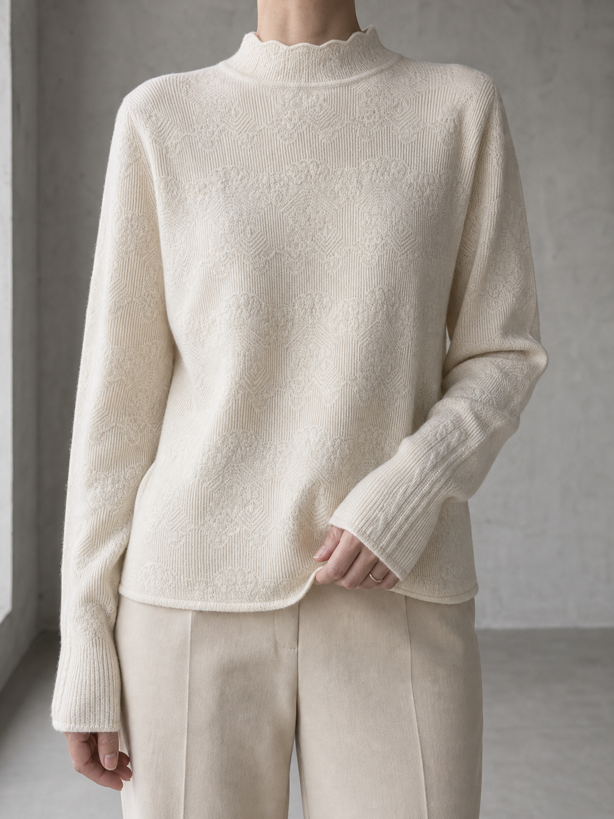 Elegant Jacquard Mock Neck Pullover for Women with a Modern, Timeless Design