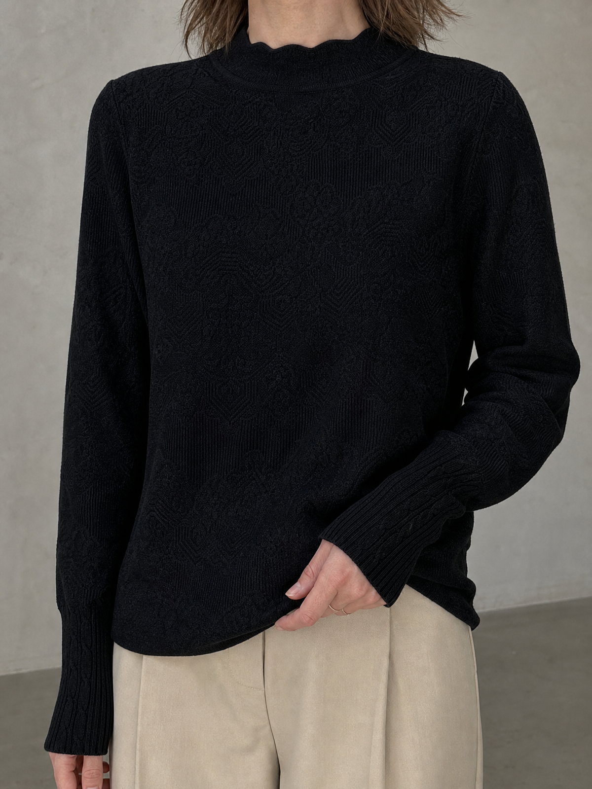 Elegant Jacquard Mock Neck Pullover for Women with a Modern, Timeless Design