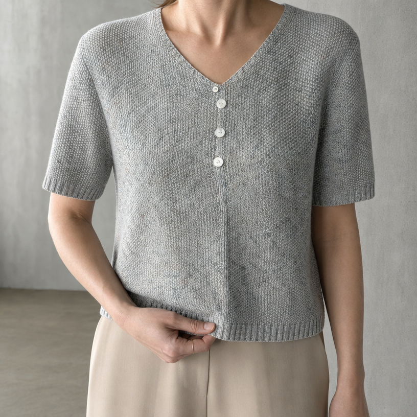 Elegant Short-Sleeve V-Neck Pullover for Women with a Modern, Timeless Design