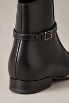 Elegant Women's Pointed Ankle Boots for a Sophisticated Autumn Look