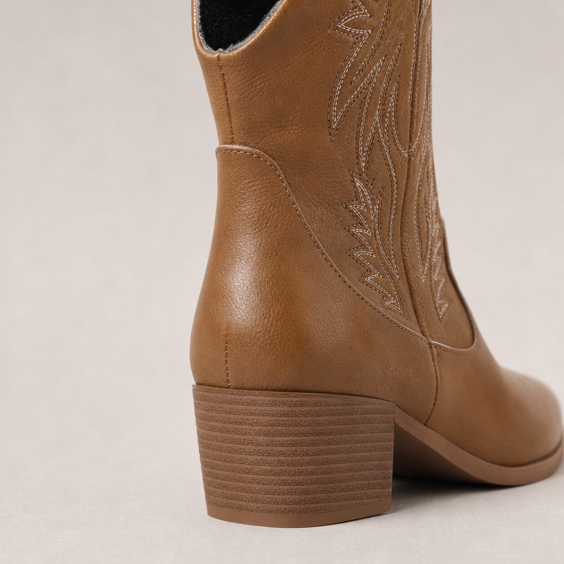 Comfortable Women's Cowboy Boots for Cozy Autumn Days and Easy Styling