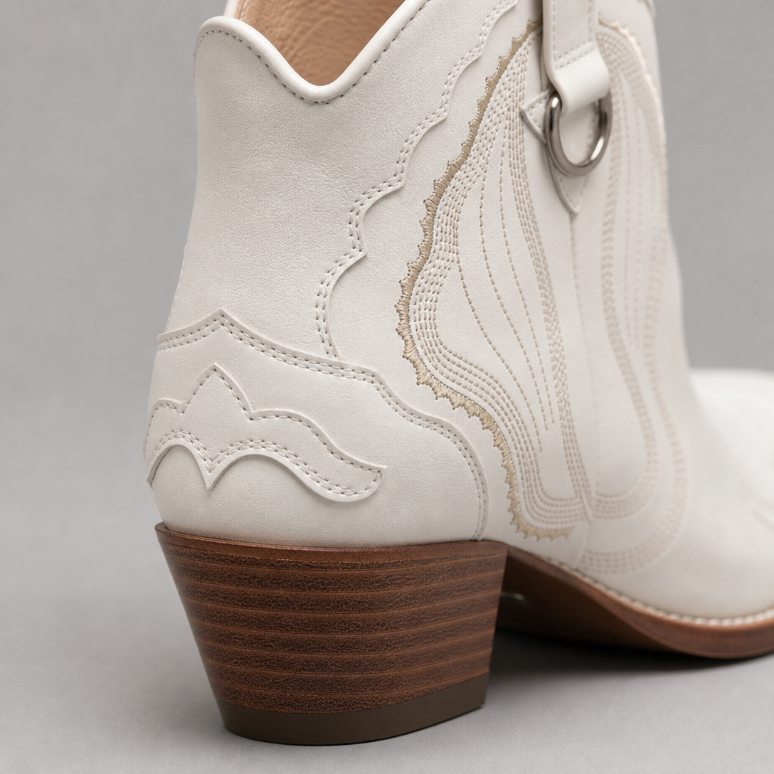 Elegant Women's Western Boots for a Sophisticated Autumn Look