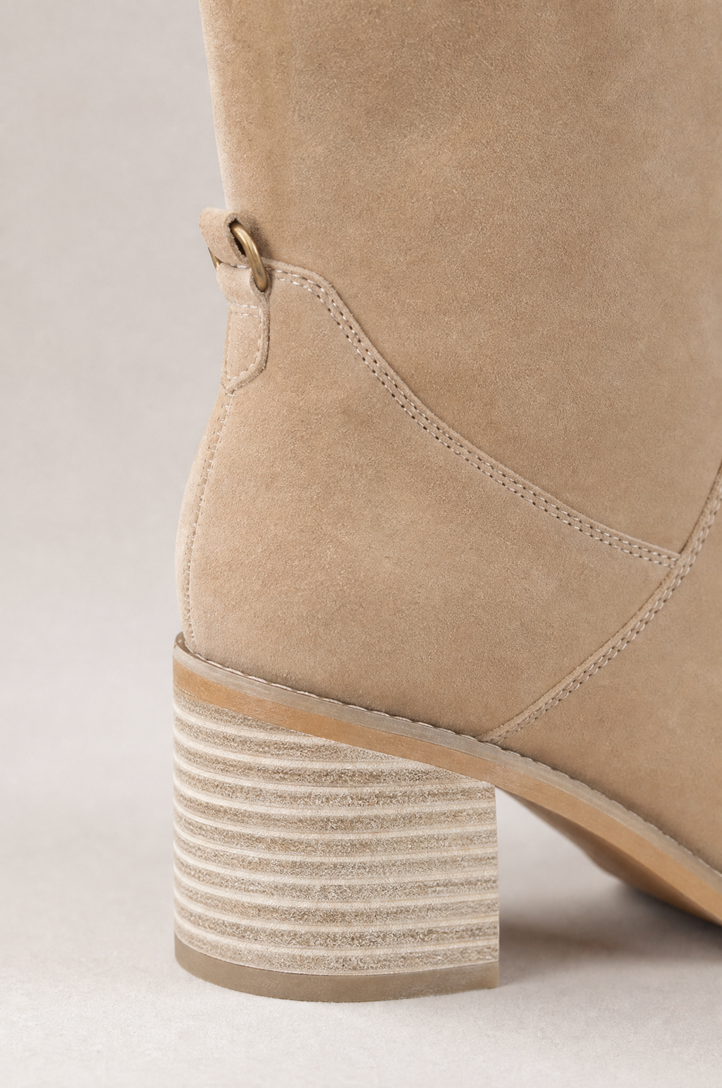 Elegant Women's Knee High Boots for a Sophisticated Autumn Look