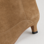 Comfortable Women's Pointed Toe Boots for Cozy Autumn Days and Easy Styling