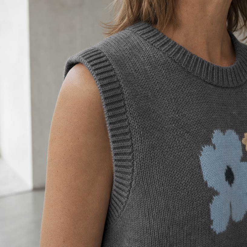 Stylish Cropped Intarsia Vest for Women with a Refined and Modern Appeal