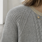 Elegant Raglan Cable Pullover for Women with a Modern, Timeless Design
